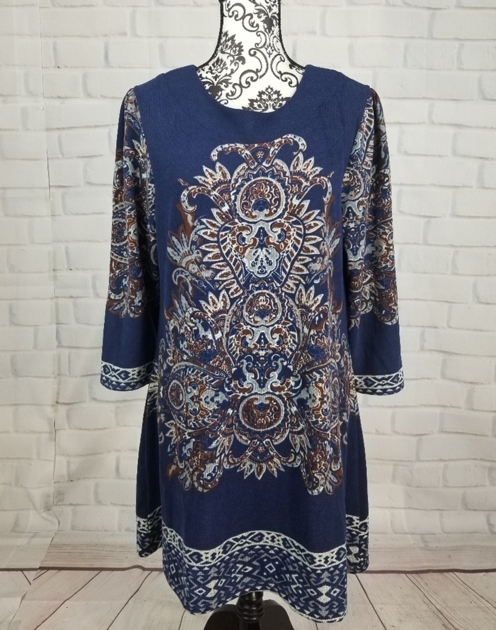 Serengeti sz L geo print long sleeve stretch dress